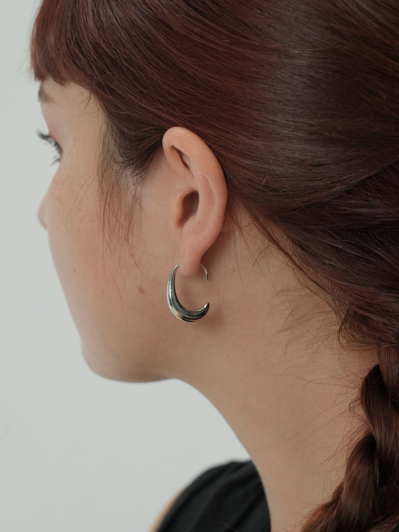 ゴールド ピアス 大人上品 レディース LENERA 着用イメージ