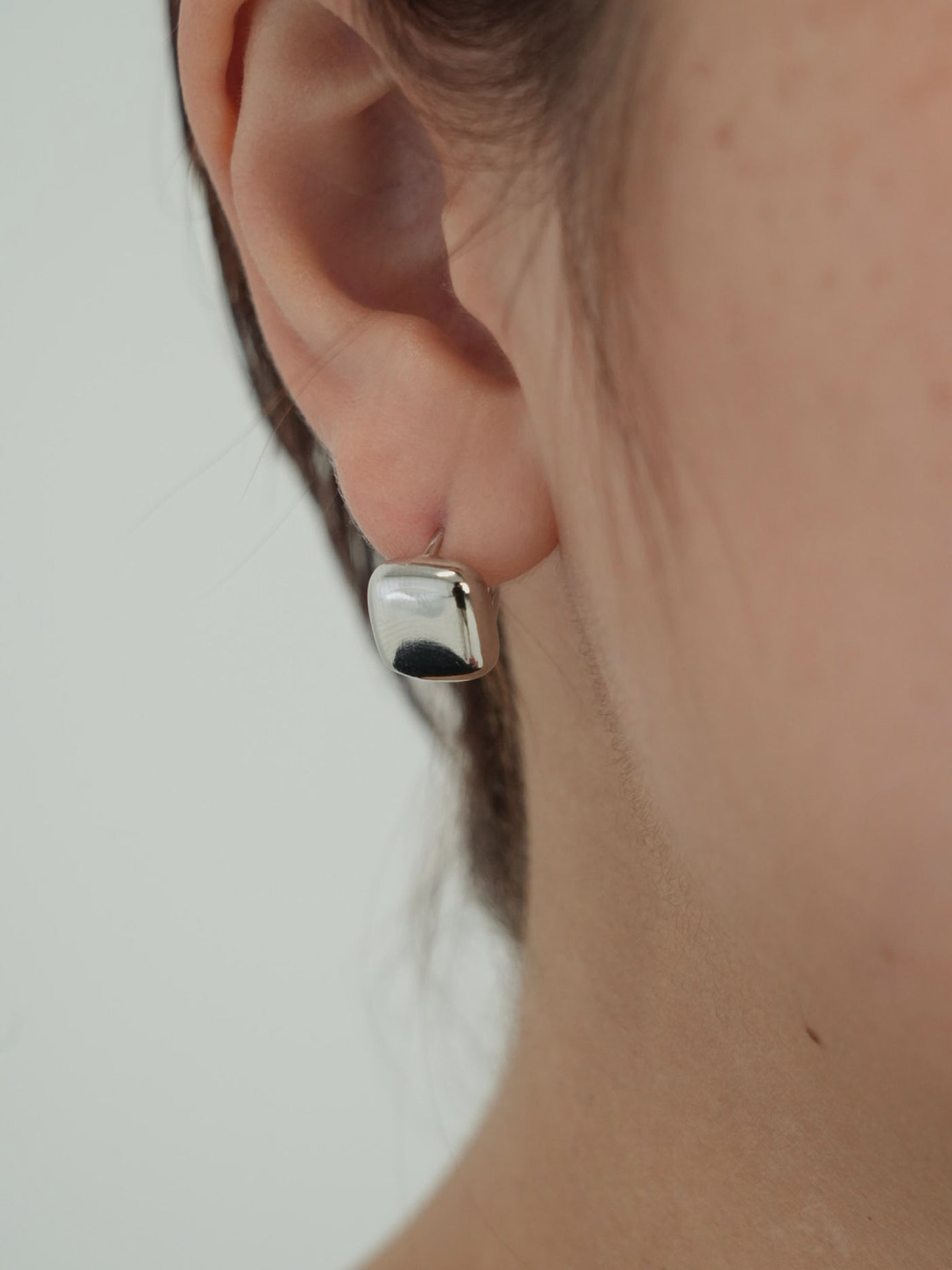 ゴールド ピアス 大人上品 レディース LENERA コーデ例