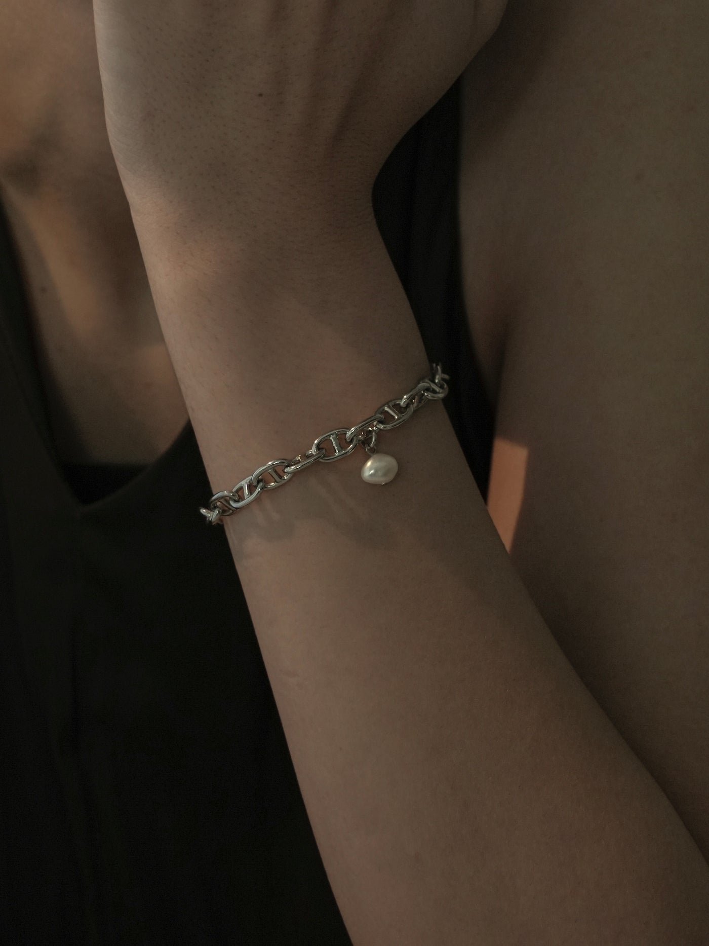 pearl chain brace
