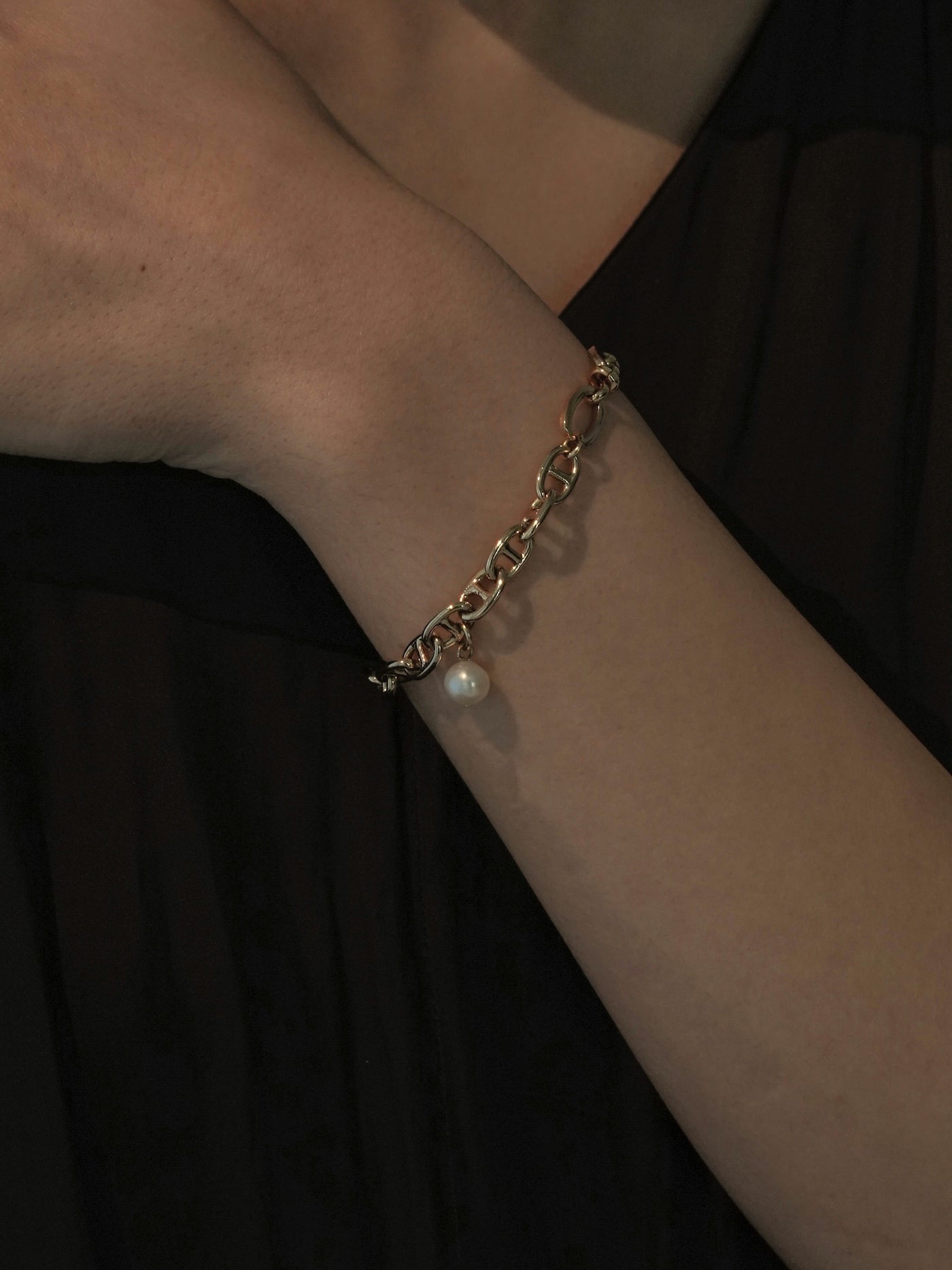 pearl chain brace