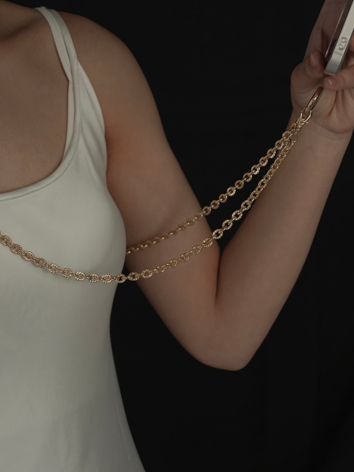 スマホショルダー 大人 おしゃれ チェーン LENERA コーデ例