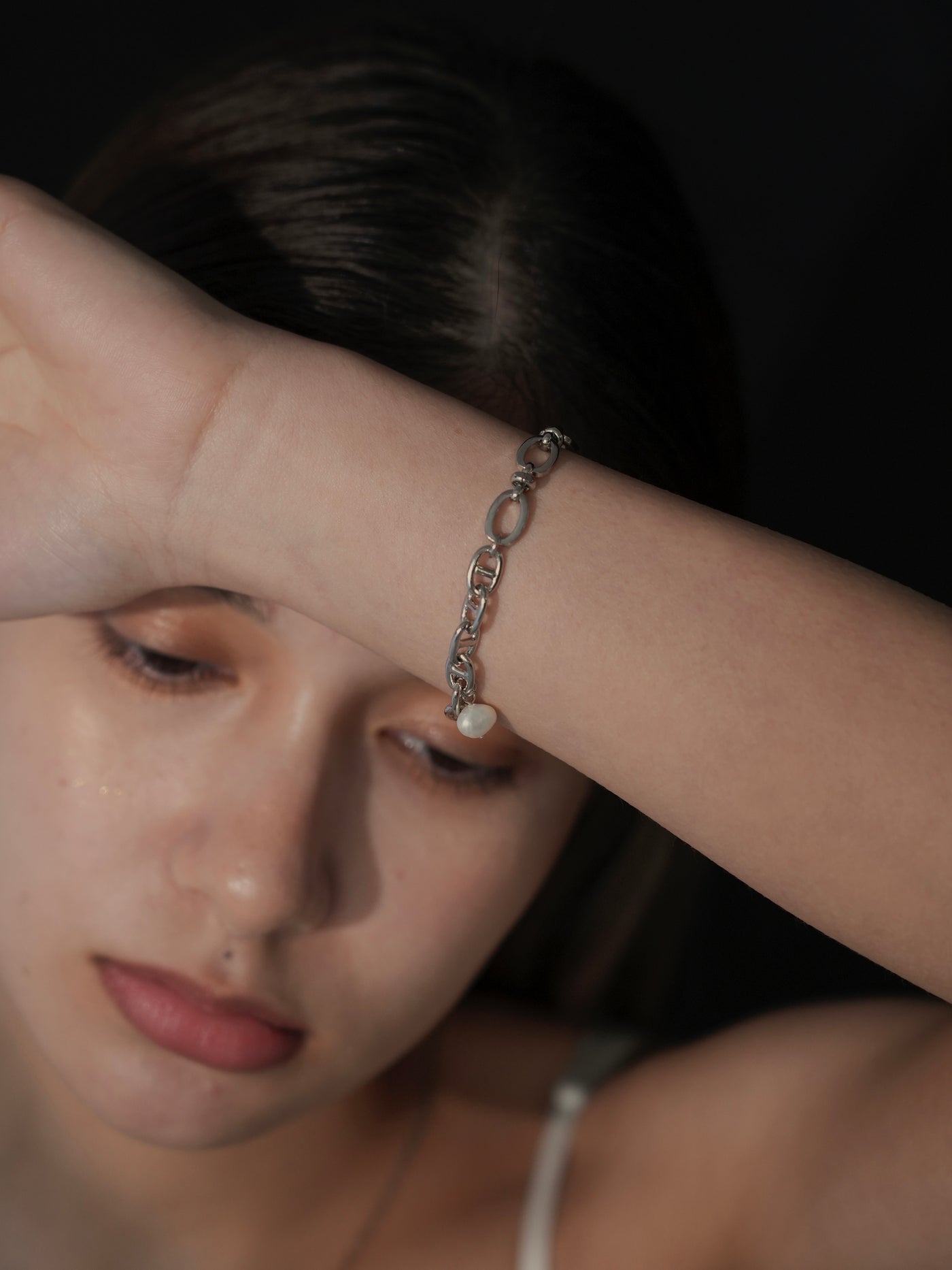 pearl chain brace