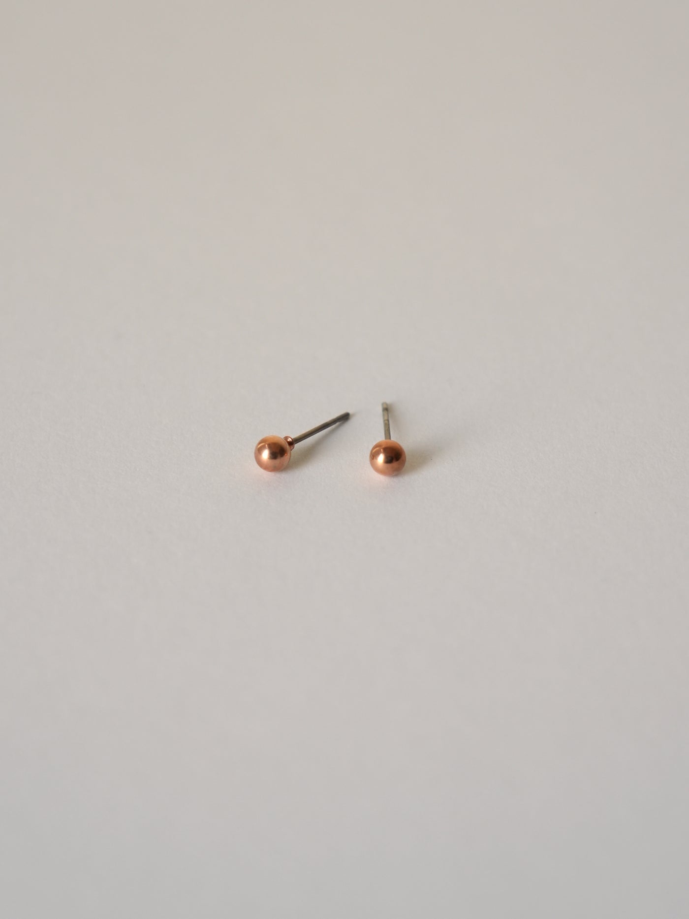 サージカルステンレス ピアス 金属アレルギー対応 レディース LENERA コーデ例