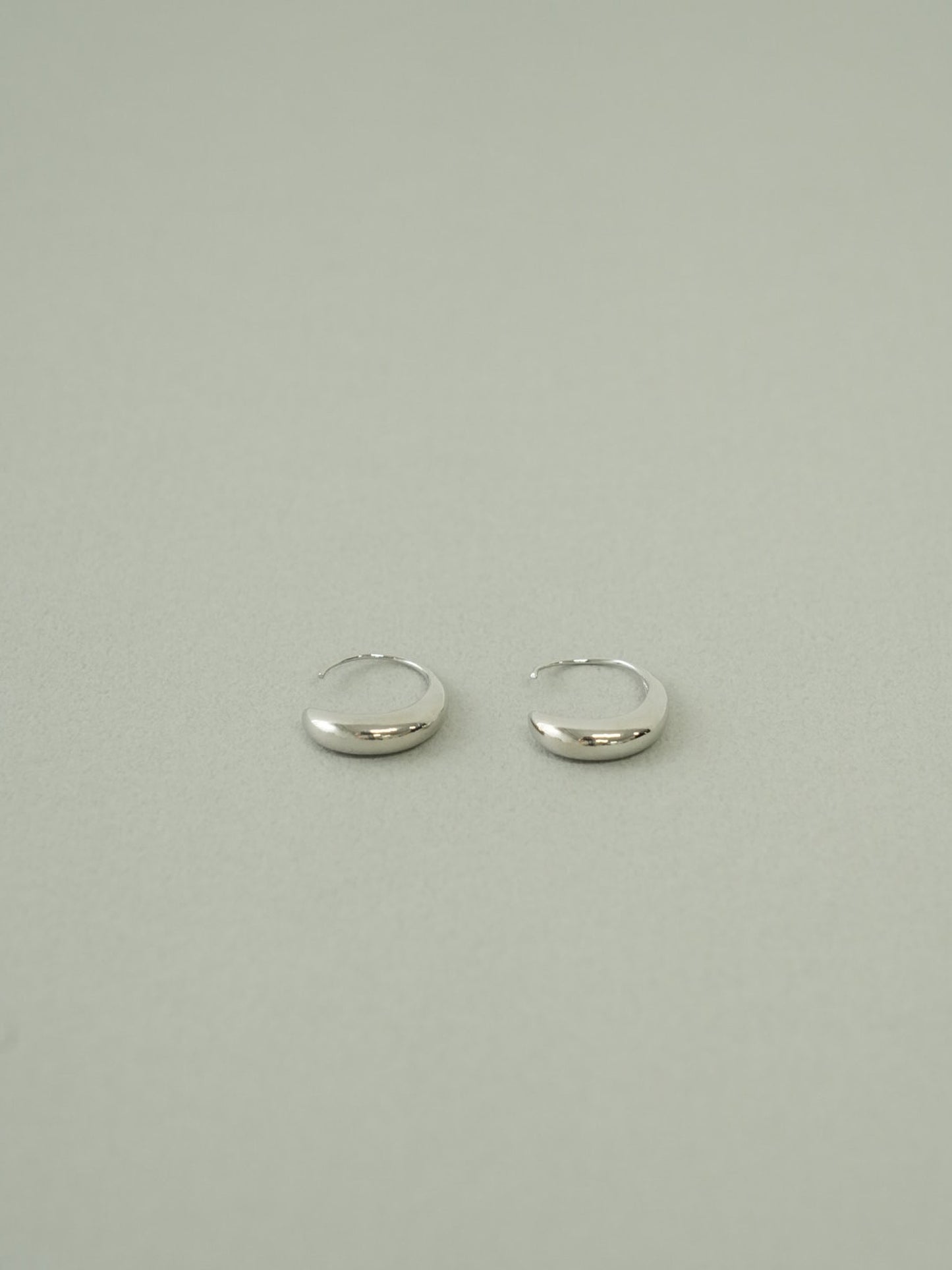 ゴールド ピアス 大人上品 レディース LENERA コーデ例