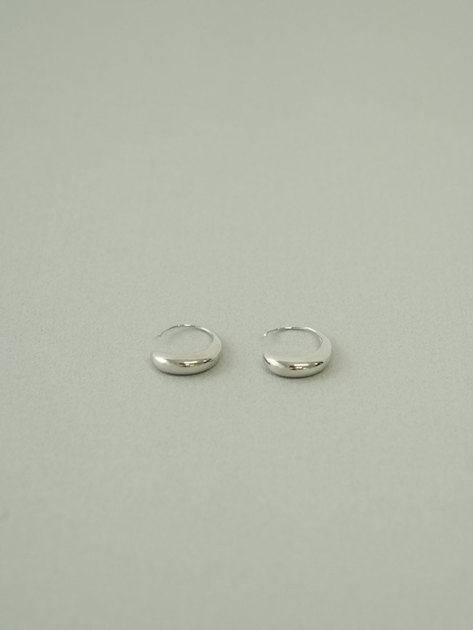 ゴールド ピアス 大人上品 レディース LENERA コーデ例