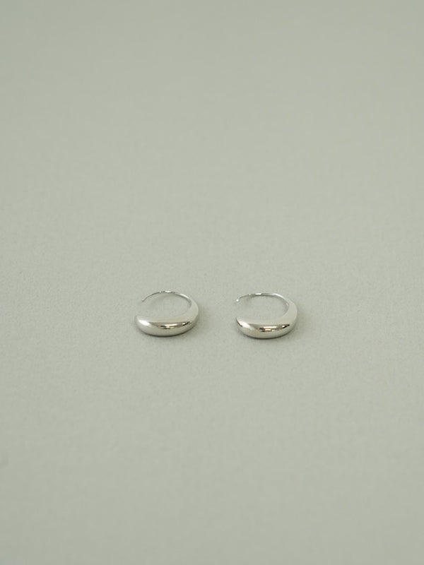 ゴールド ピアス 大人上品 レディース LENERA コーデ例