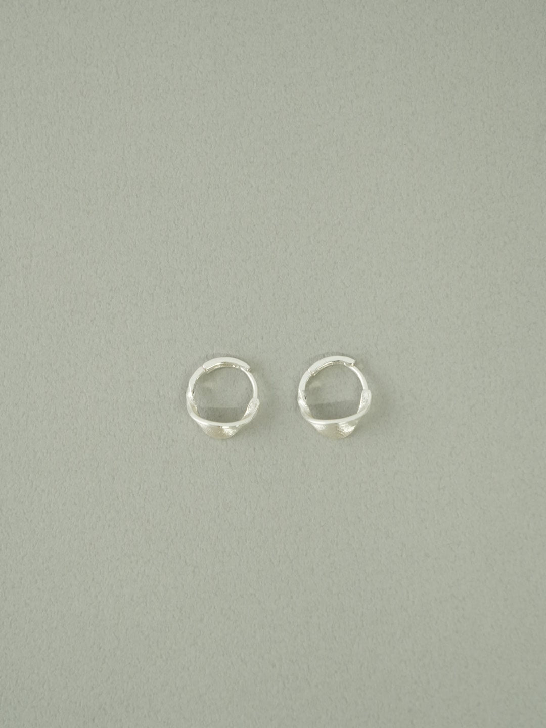 curve stripe pierce
