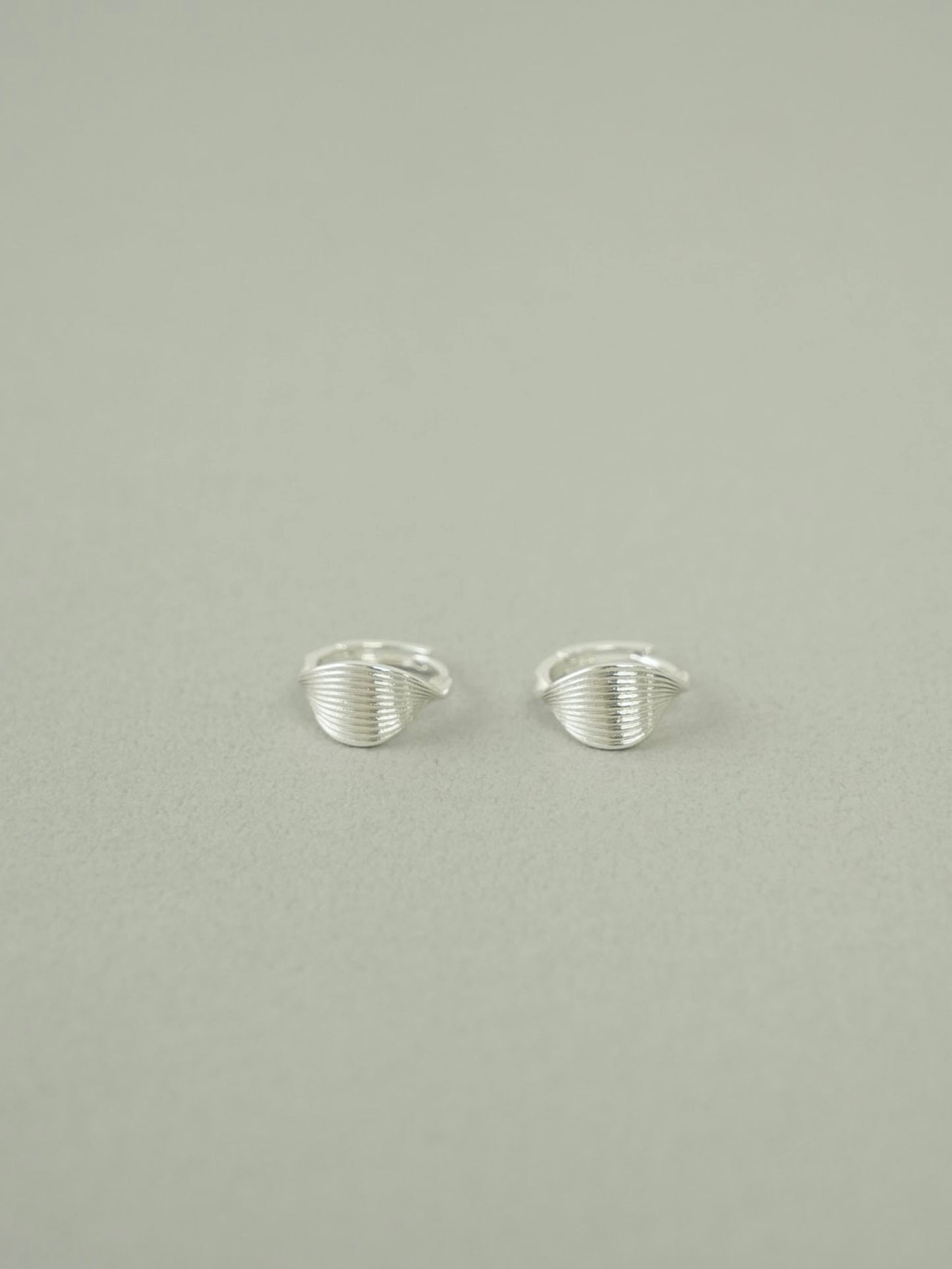 ゴールド ピアス 大人上品 レディース LENERA サイズ感