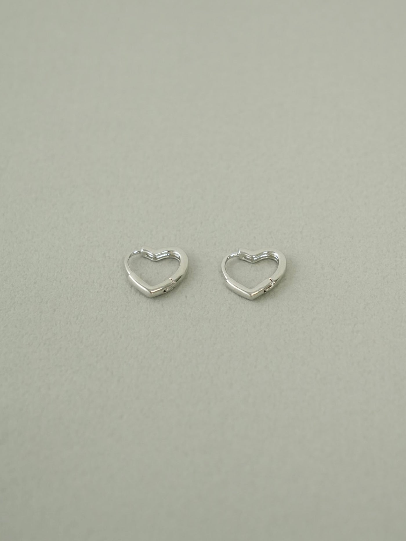 シルバー925 ピアス 金属アレルギー対応 レディース LENERA 着用イメージ