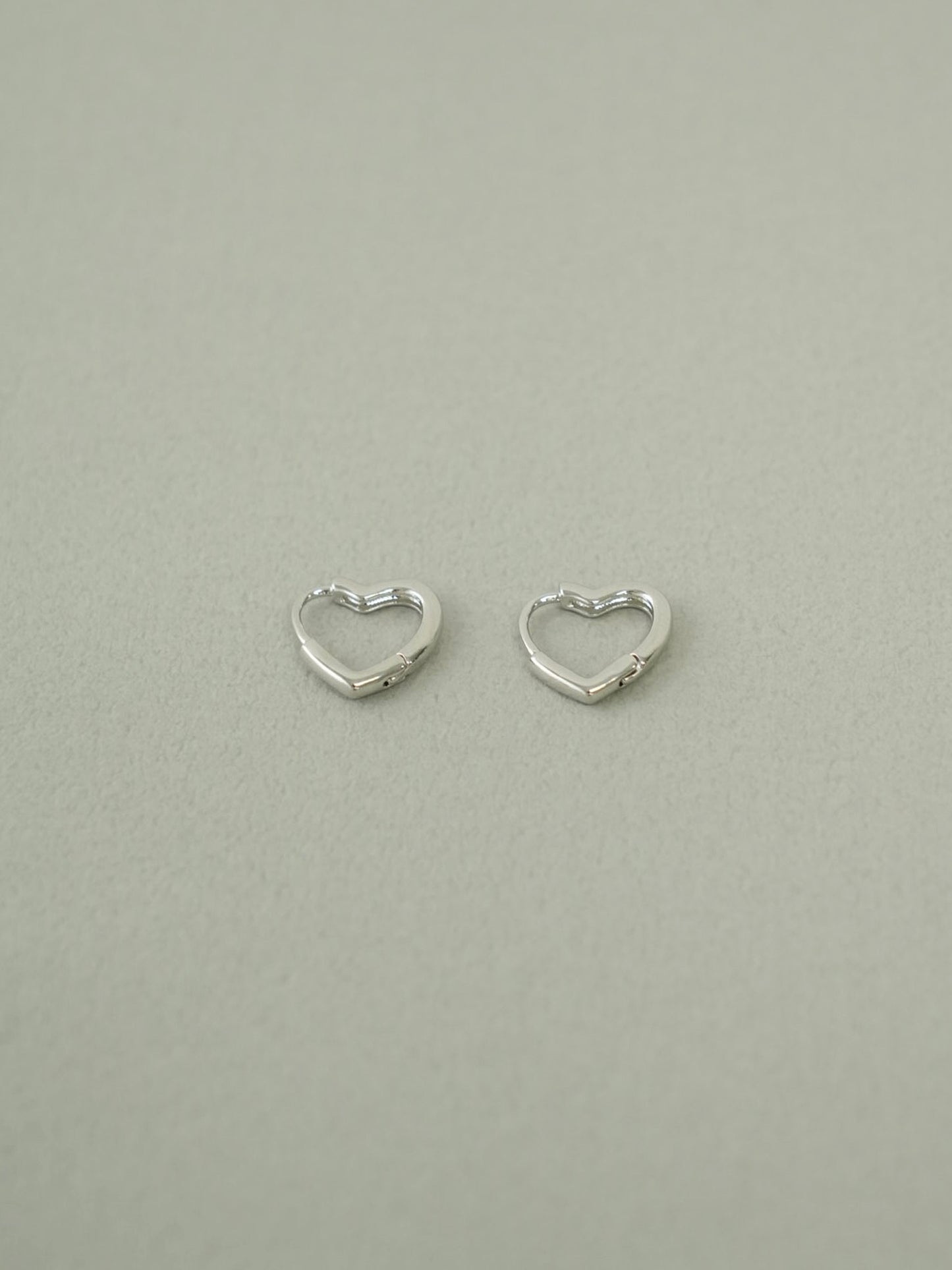 シルバー925 ピアス 金属アレルギー対応 レディース LENERA 着用イメージ