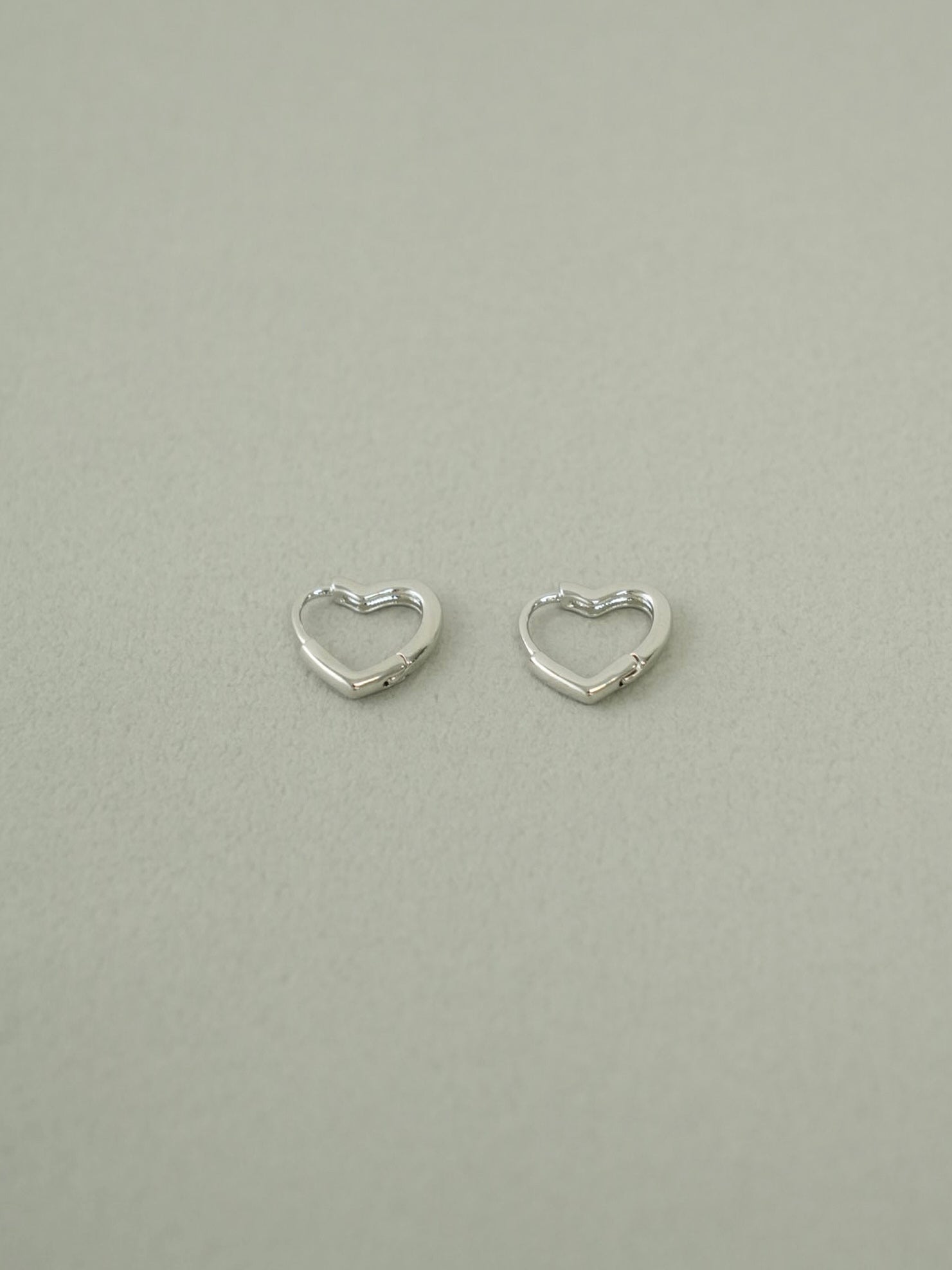シルバー925 ピアス 金属アレルギー対応 レディース LENERA 着用イメージ