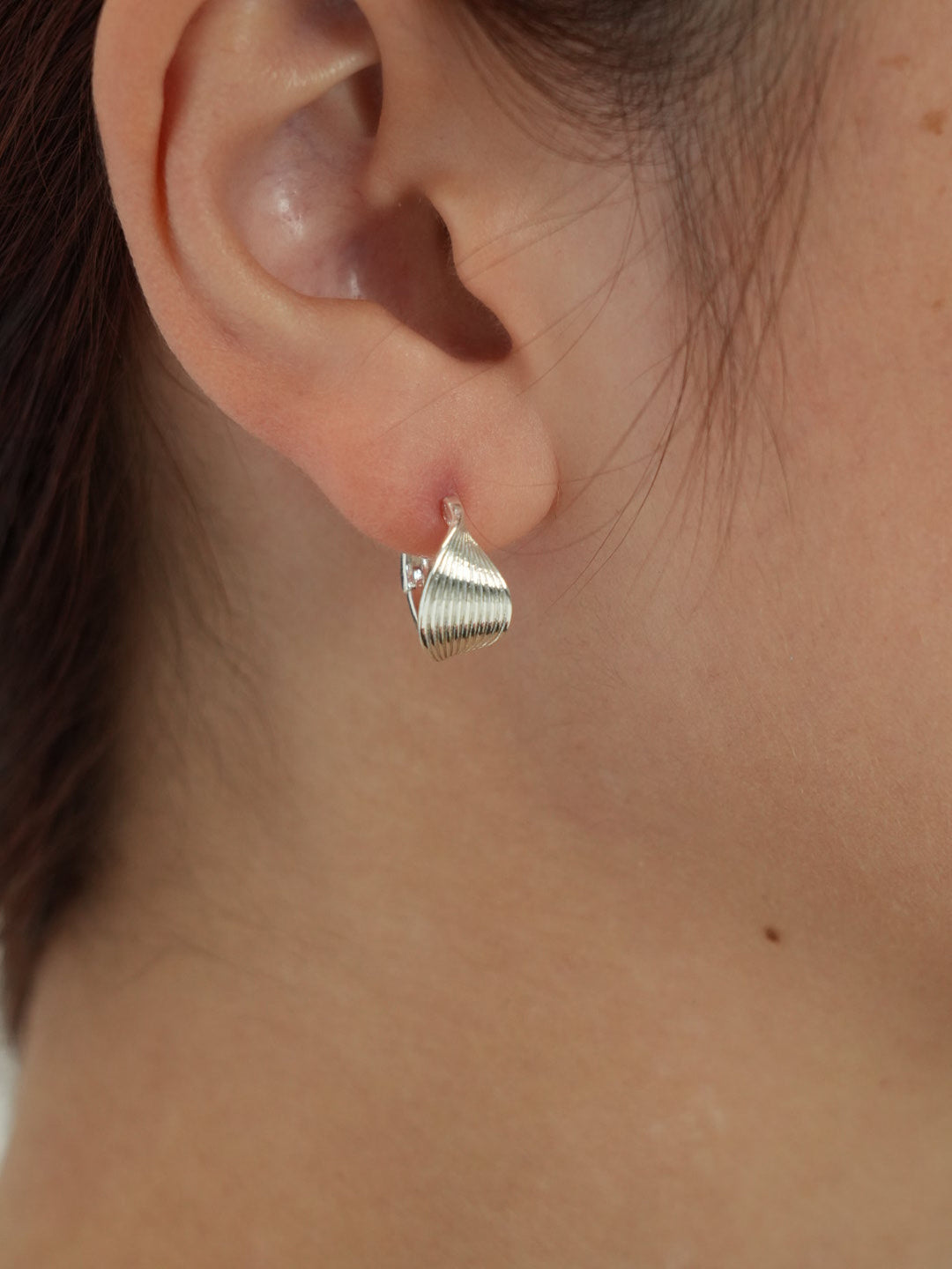 curve stripe pierce