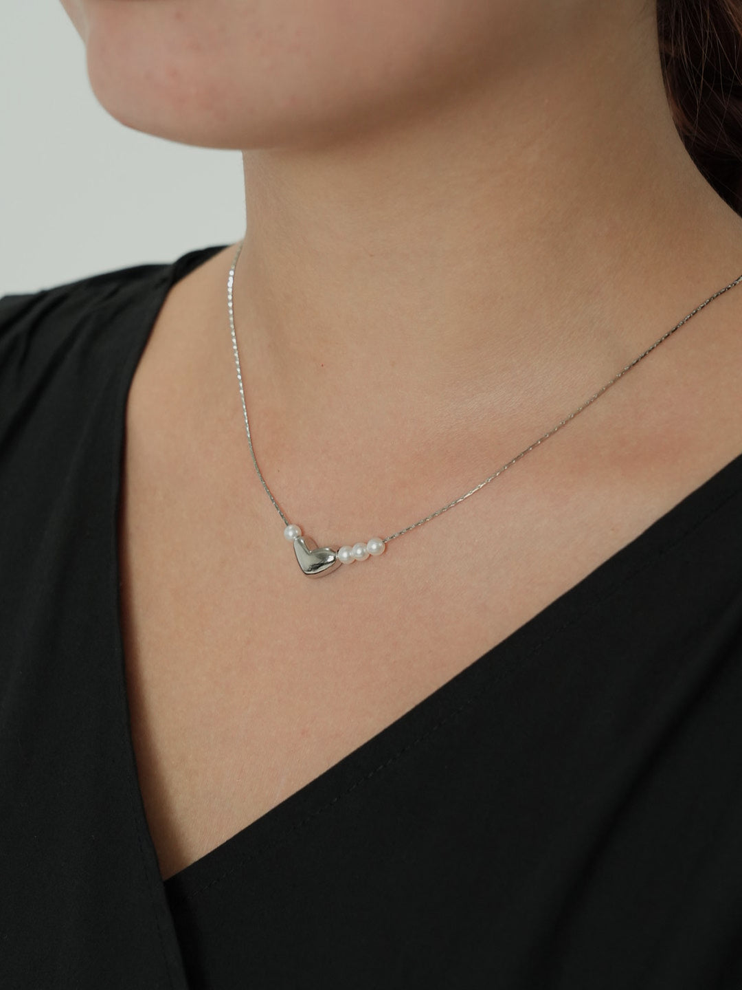heart line pearl necklace