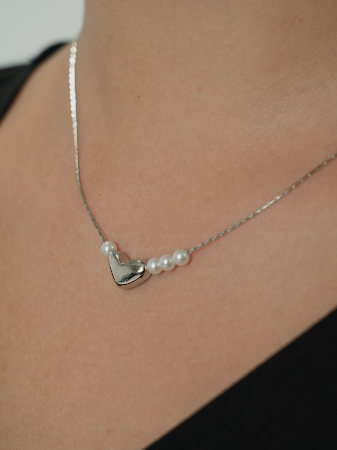 heart line pearl necklace
