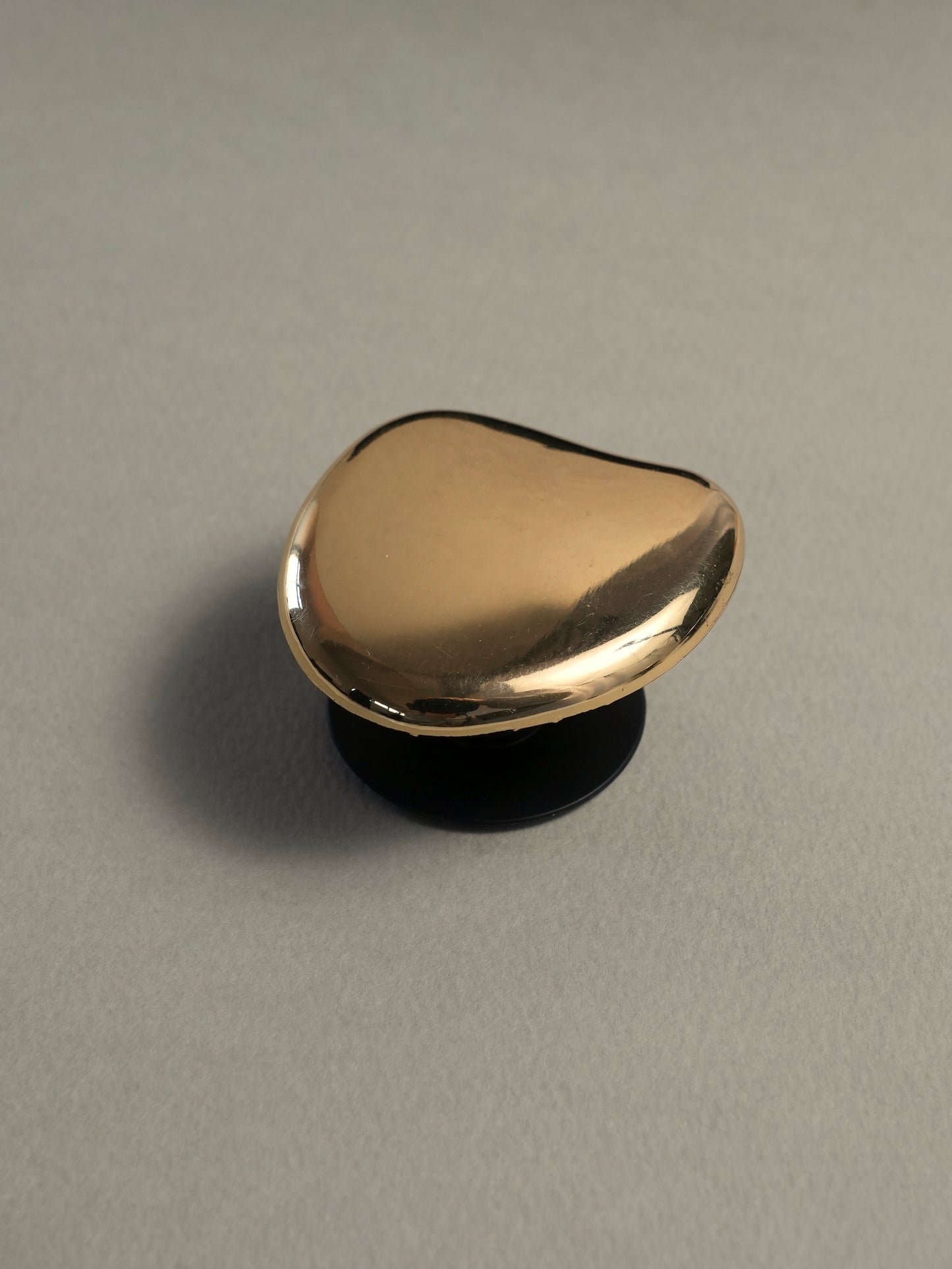 puddle smartphone grip