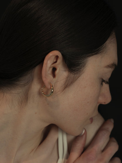 plump curve earring