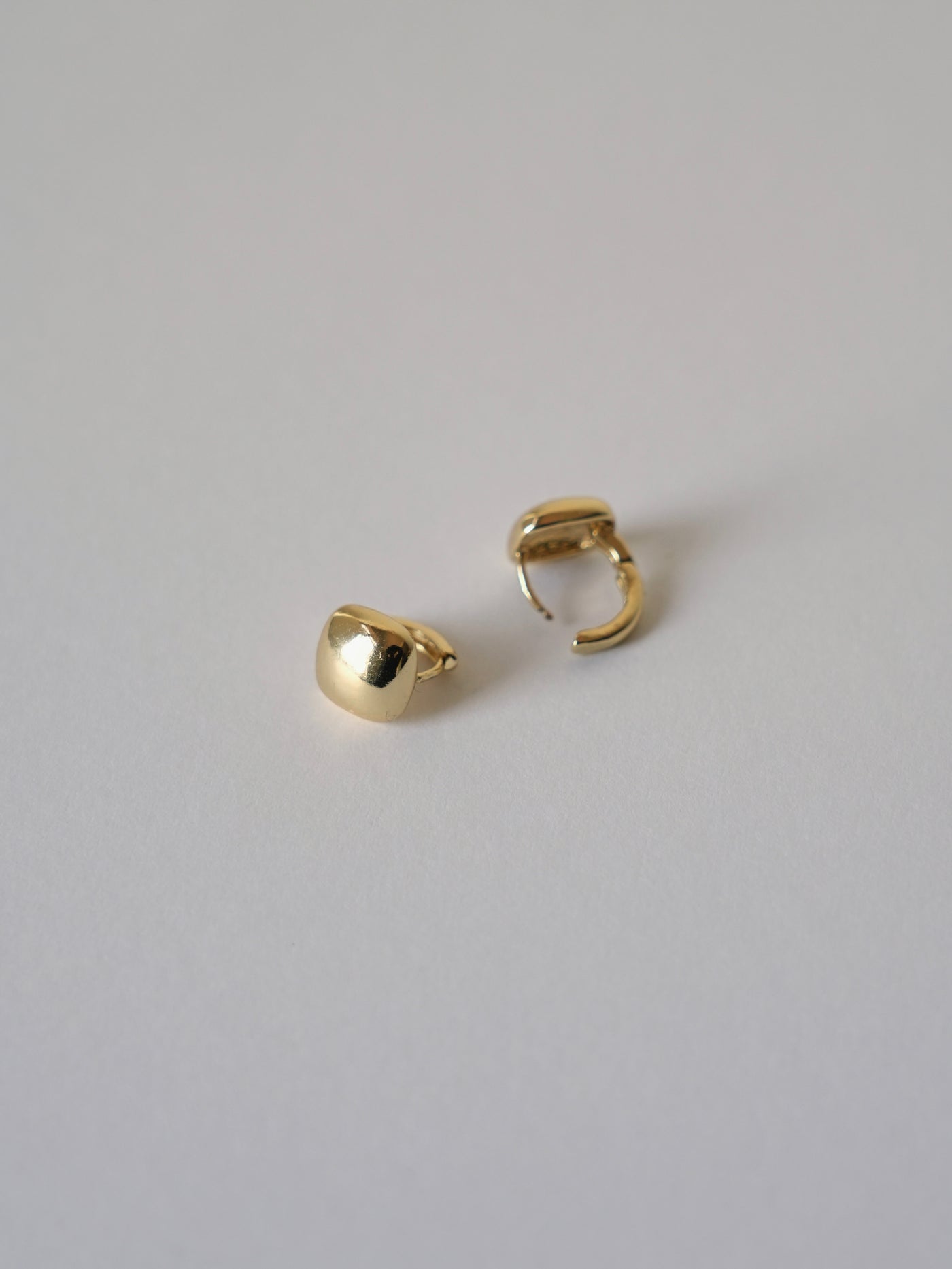 ゴールド ピアス 大人上品 レディース LENERA サイズ感