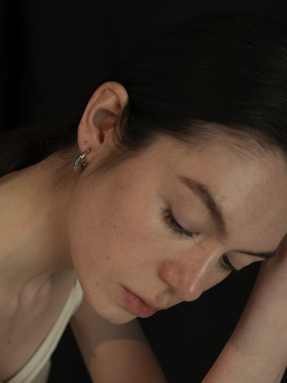 plump curve earring