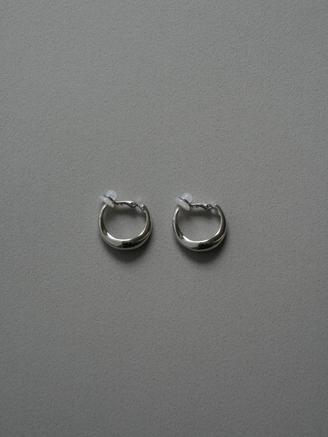 plump curve earring