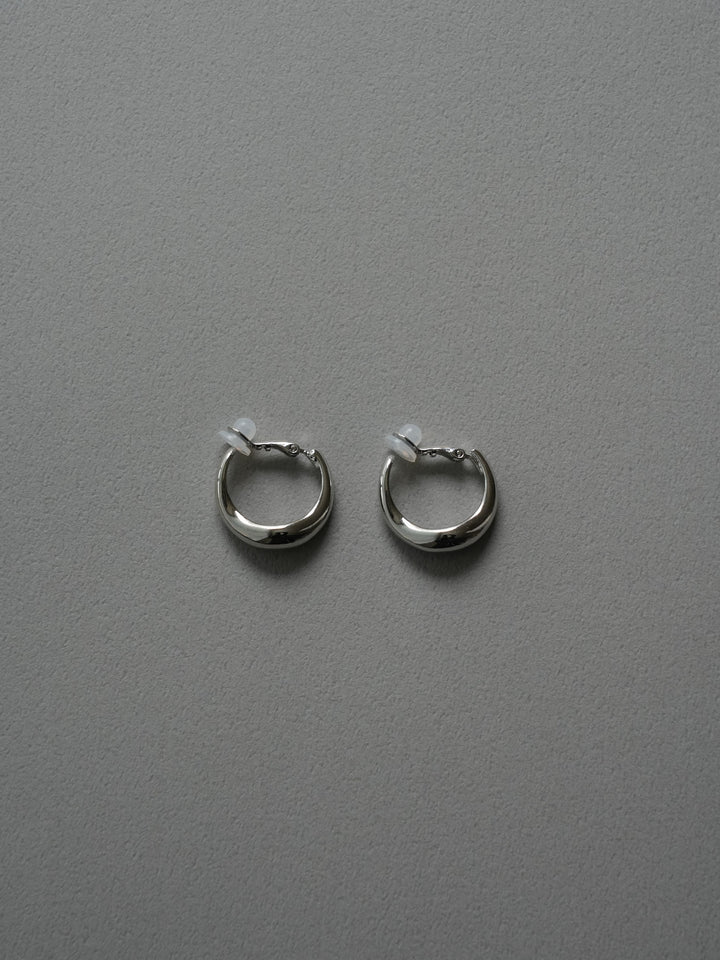 plump curve earring