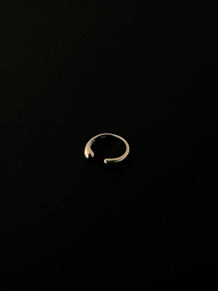 asymmetric ring