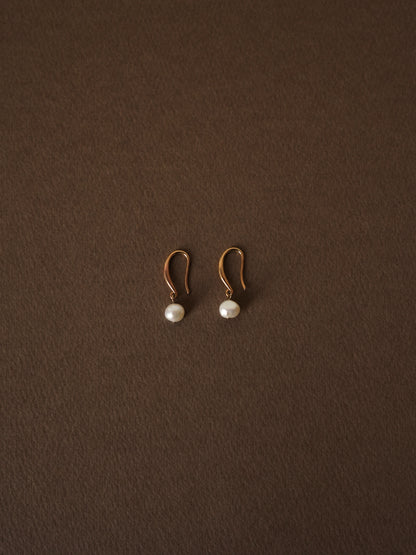 淡水パール ピアス 大人上品 レディース LENERA コーデ例