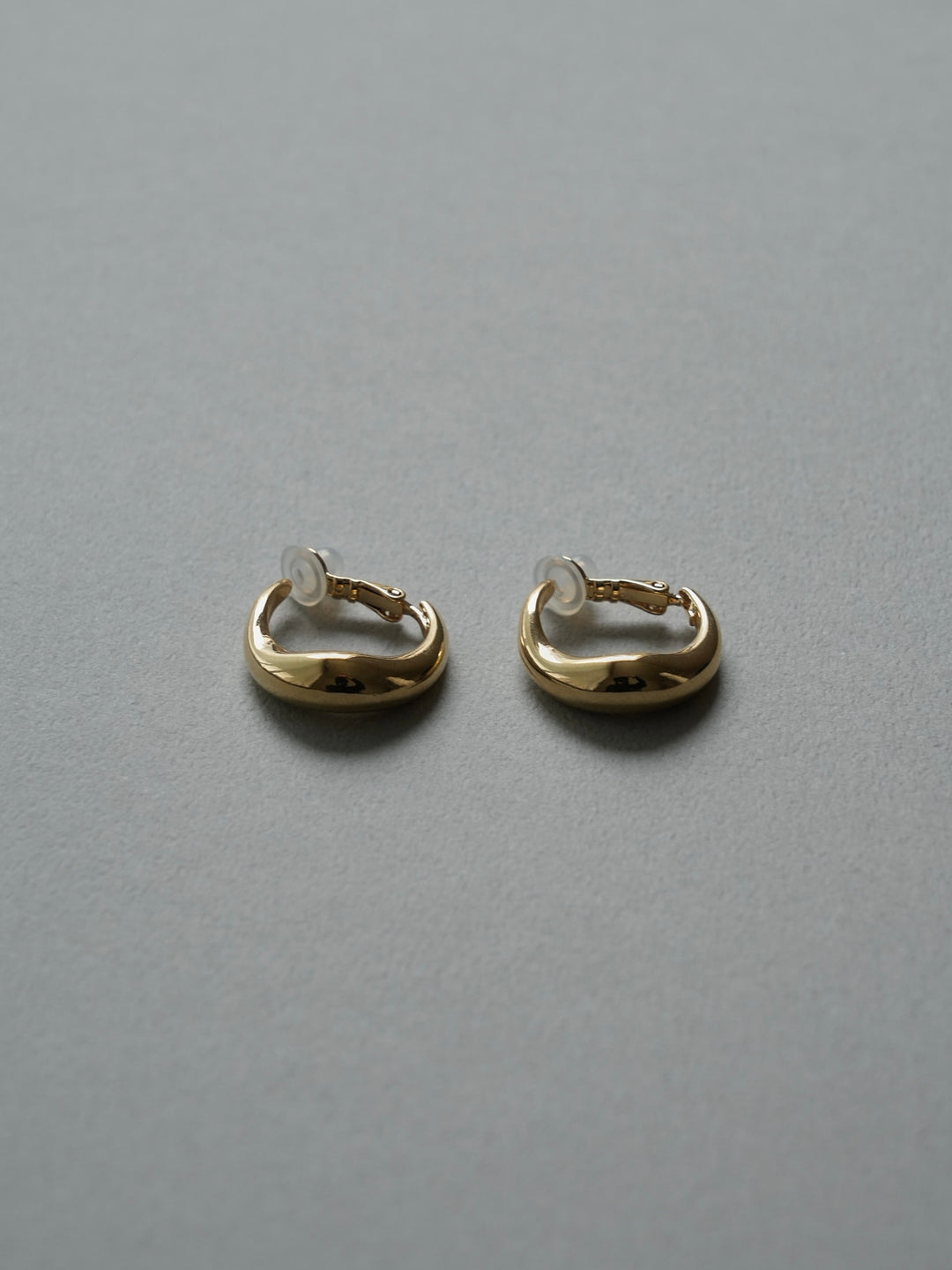 plump curve earring