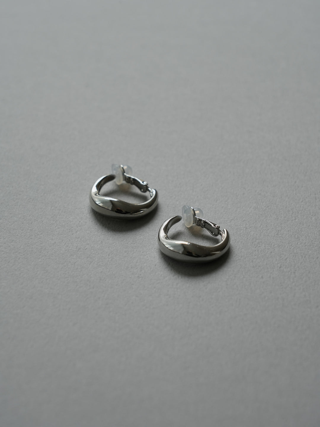 plump curve earring