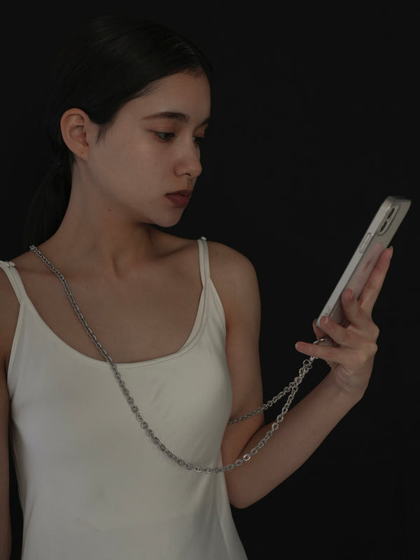 スマホショルダー 大人 おしゃれ チェーン LENERA 着用イメージ