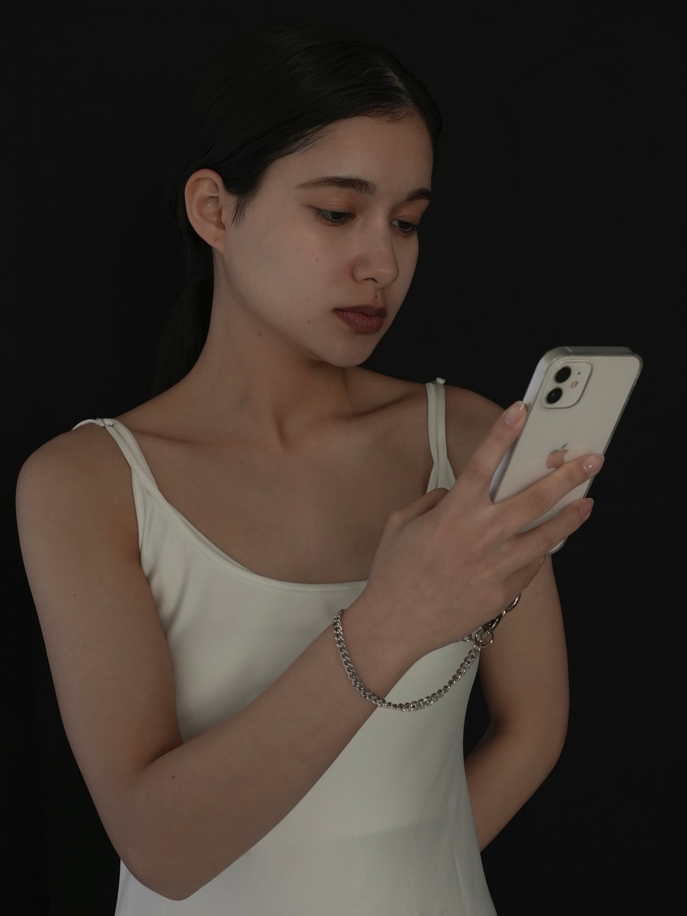スマホストラップ 大人 おしゃれ チェーン LENERA コーデ例