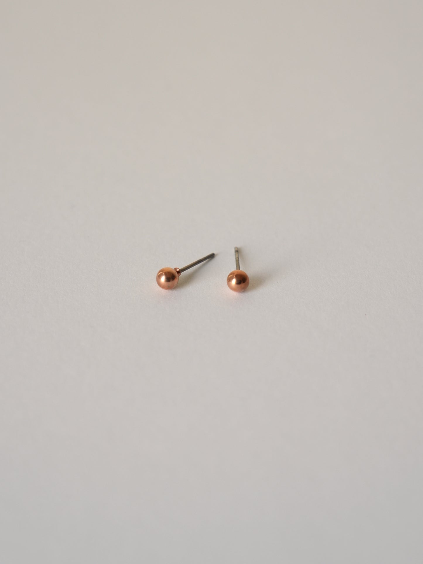 サージカルステンレス ピアス 金属アレルギー対応 レディース LENERA コーデ例