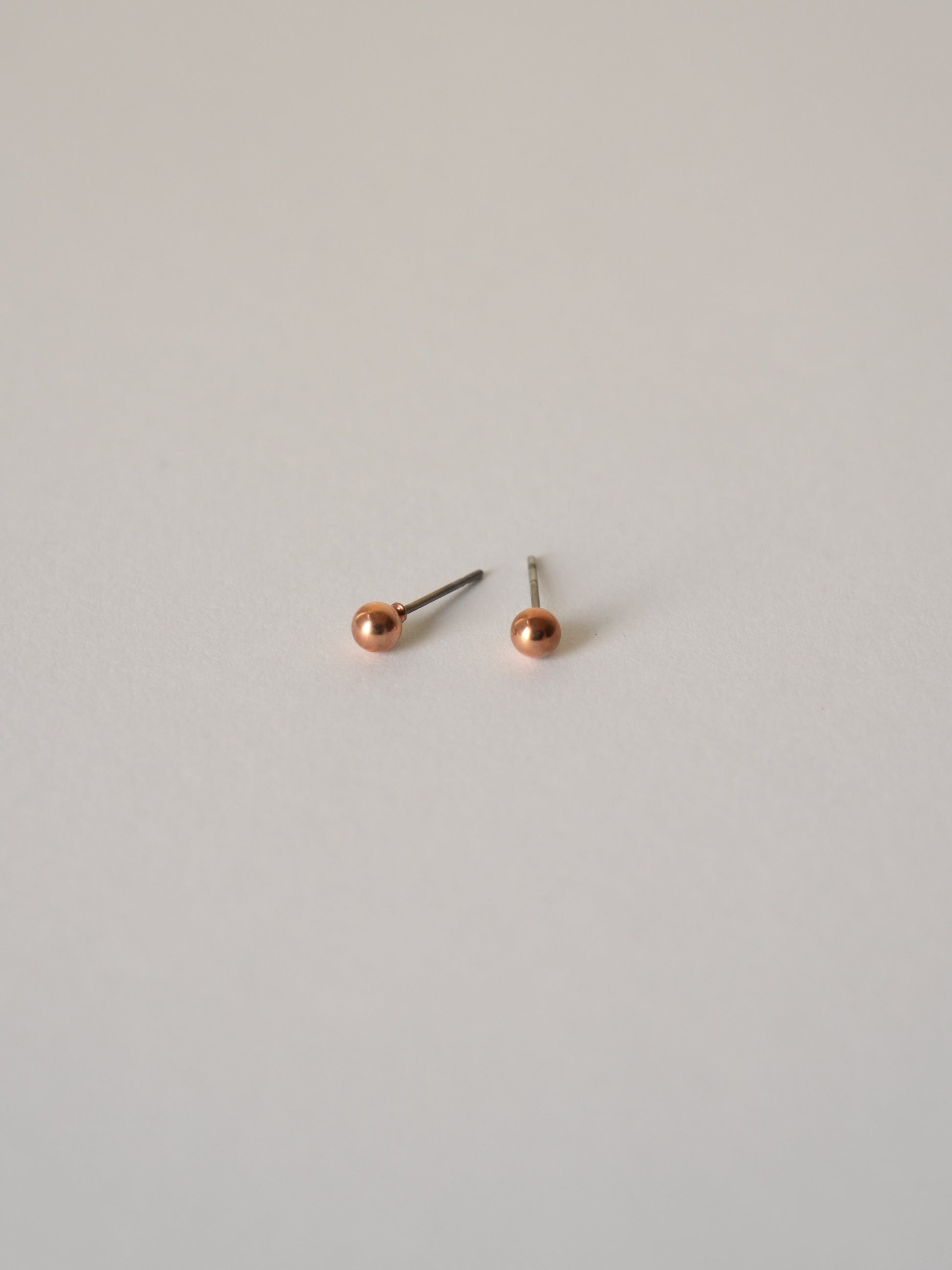 サージカルステンレス ピアス 金属アレルギー対応 レディース LENERA コーデ例