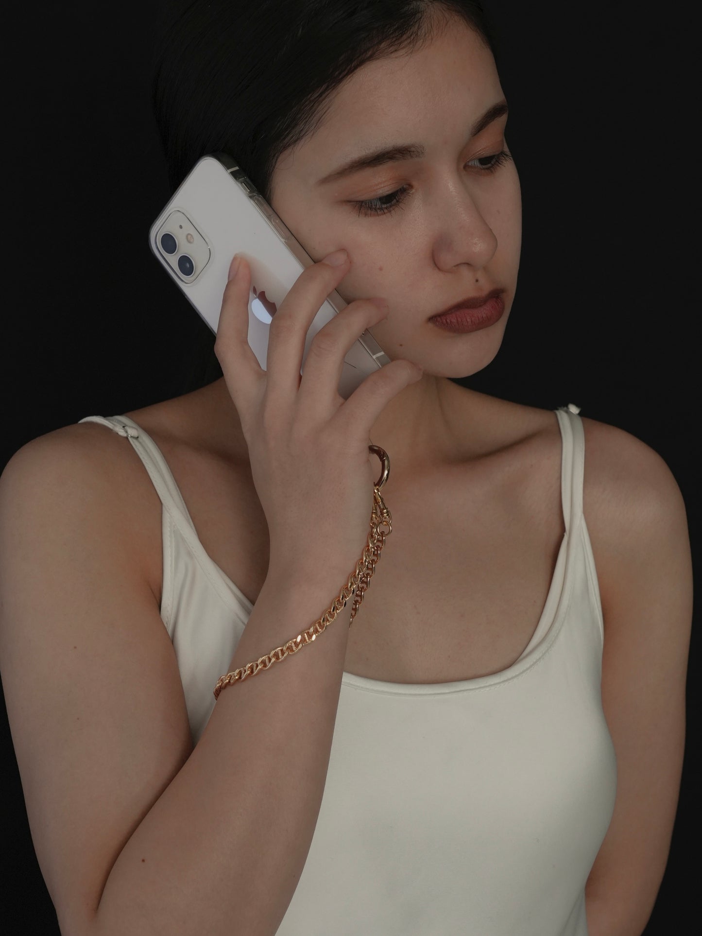 スマホストラップ 大人 おしゃれ チェーン LENERA 着用イメージ