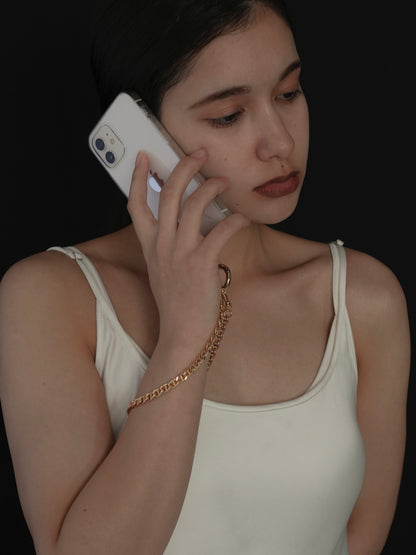 スマホストラップ 大人 おしゃれ チェーン LENERA 着用イメージ
