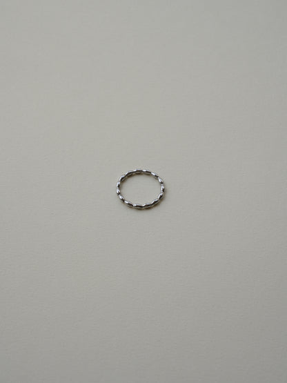 サージカルステンレス リング 金属アレルギー対応 レディース LENERA 着用イメージ