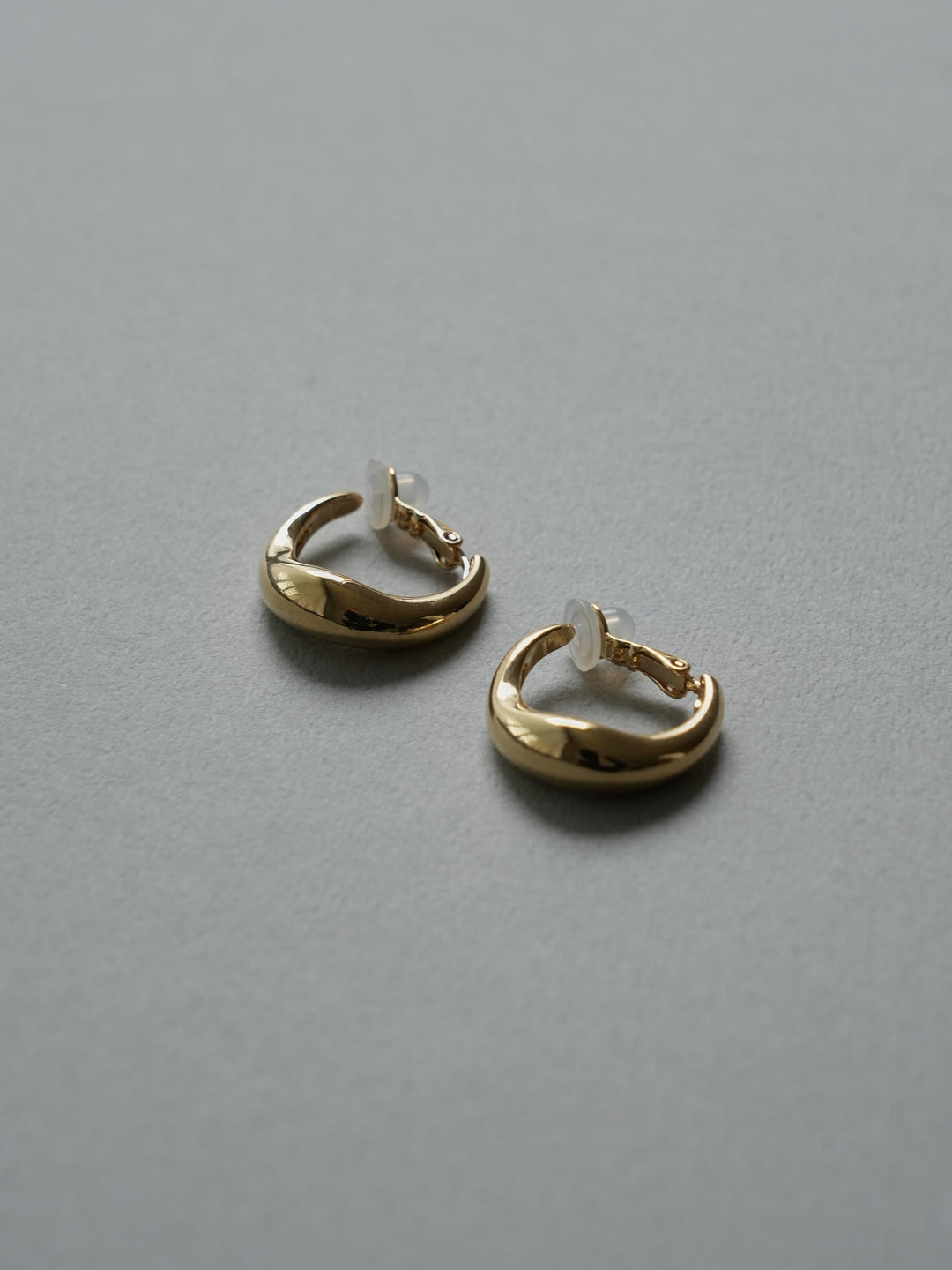 plump curve earring