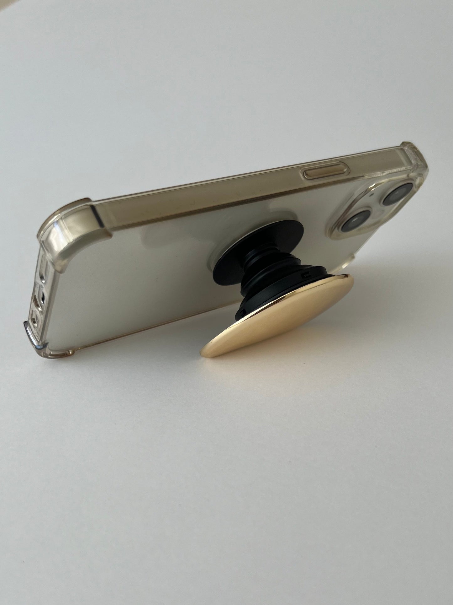 スマホグリップ 大人 おしゃれ チェーン LENERA 着用イメージ
