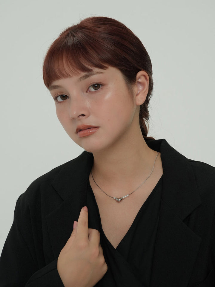 heart line pearl necklace