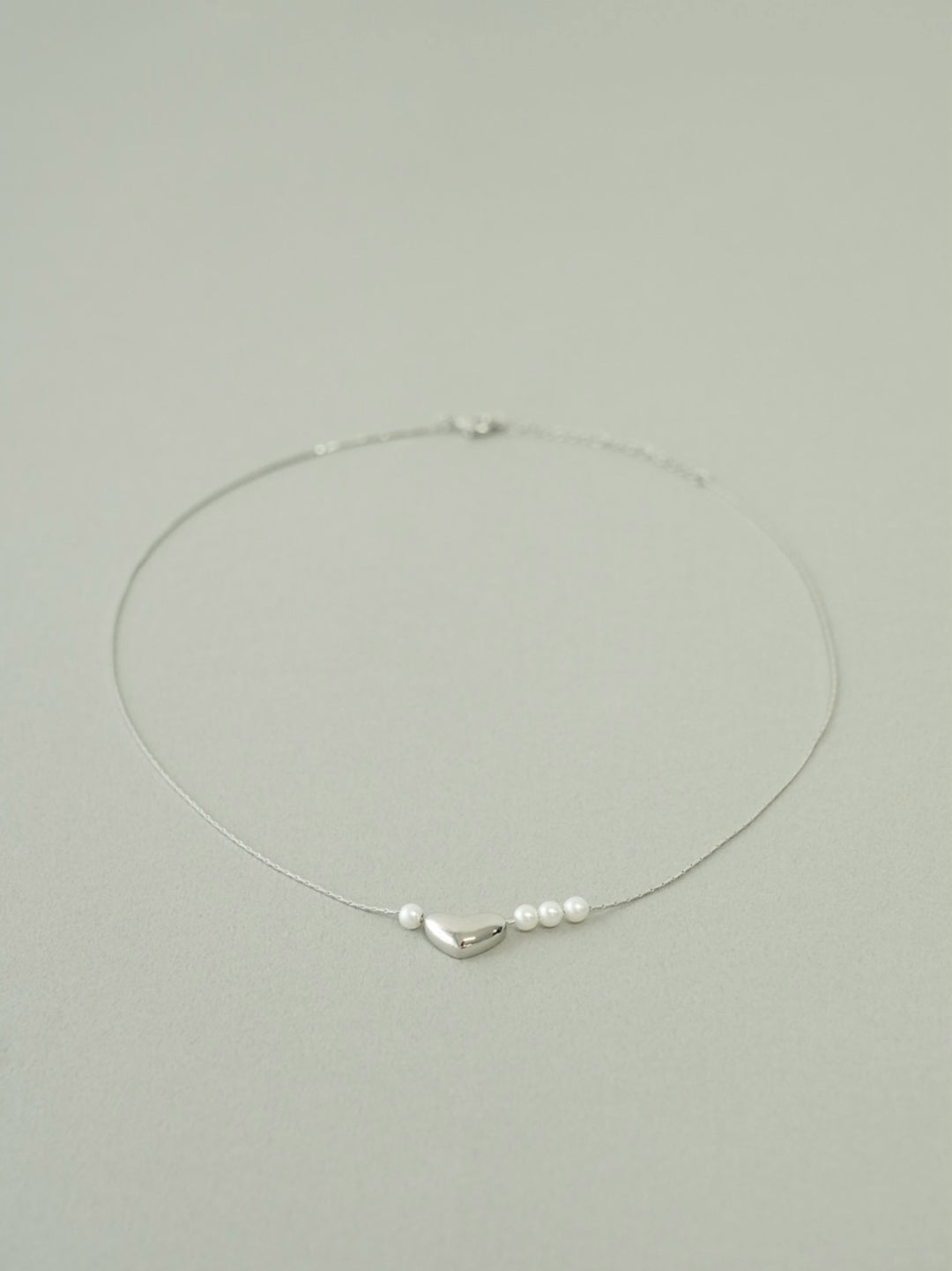 heart line pearl necklace