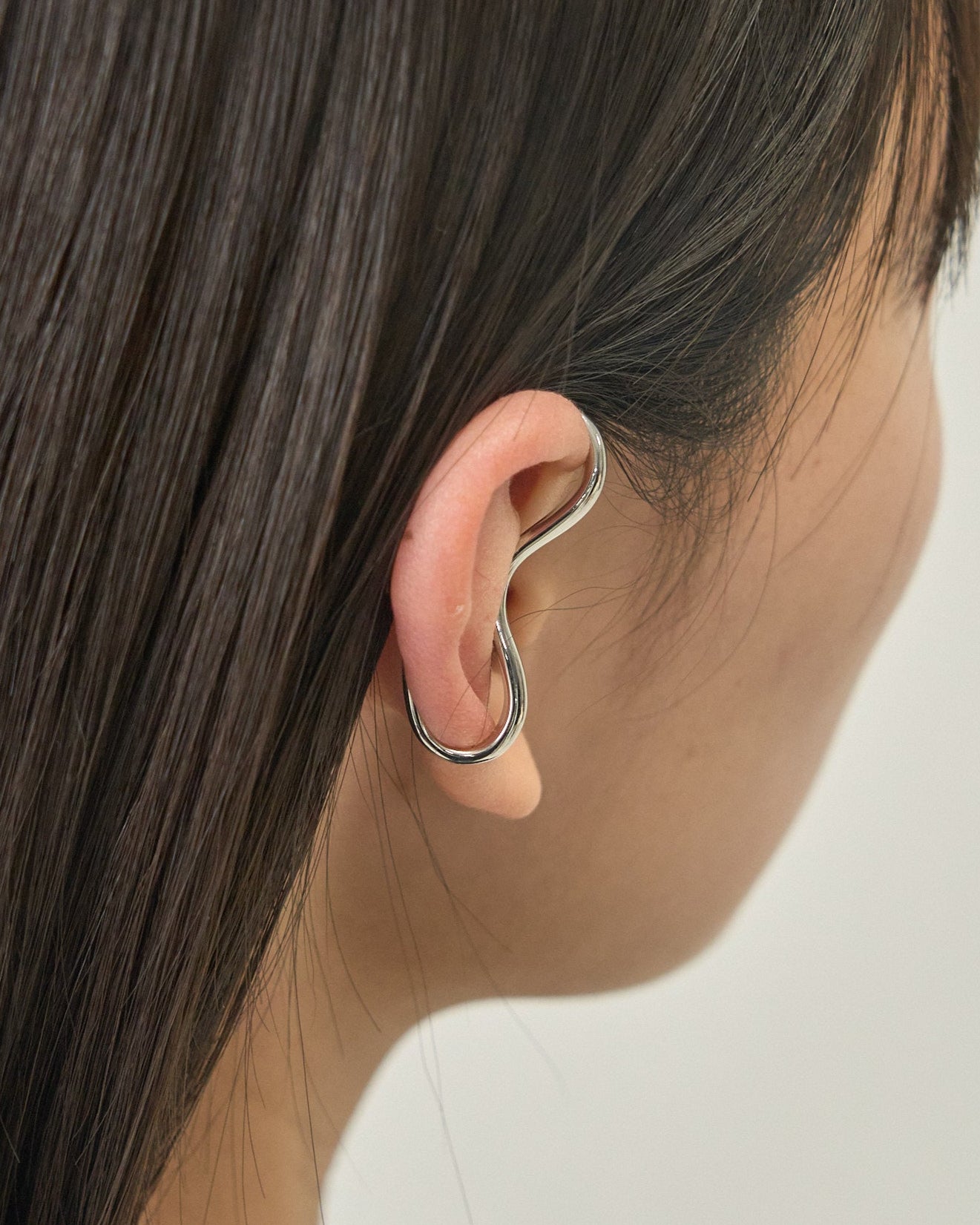 ゴールド イヤーカフ 大人上品 レディース LENERA コーデ例