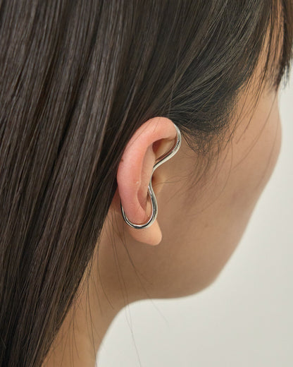 ゴールド イヤーカフ 大人上品 レディース LENERA コーデ例