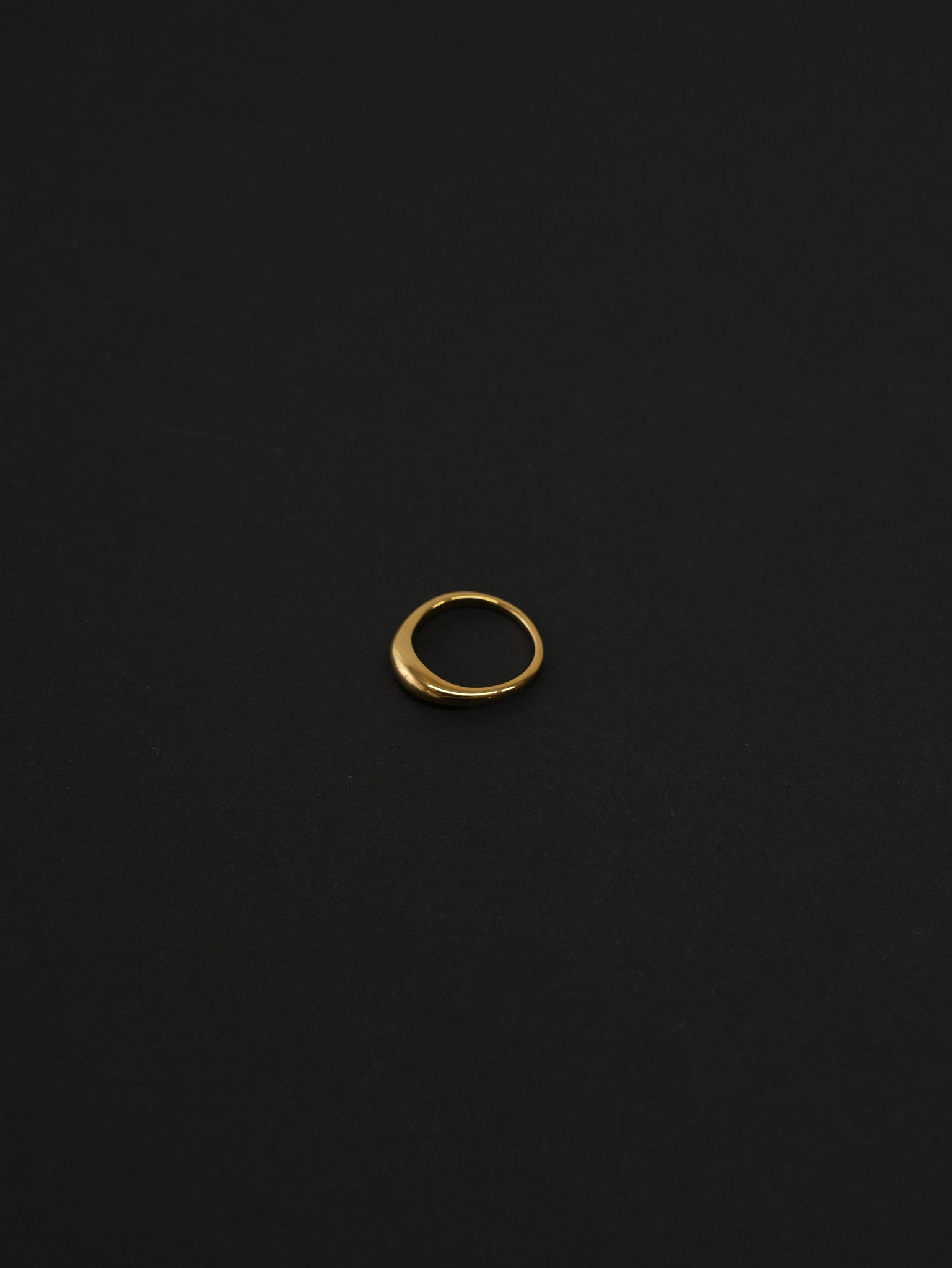 ゴールド リング 大人上品 レディース LENERA 着用イメージ