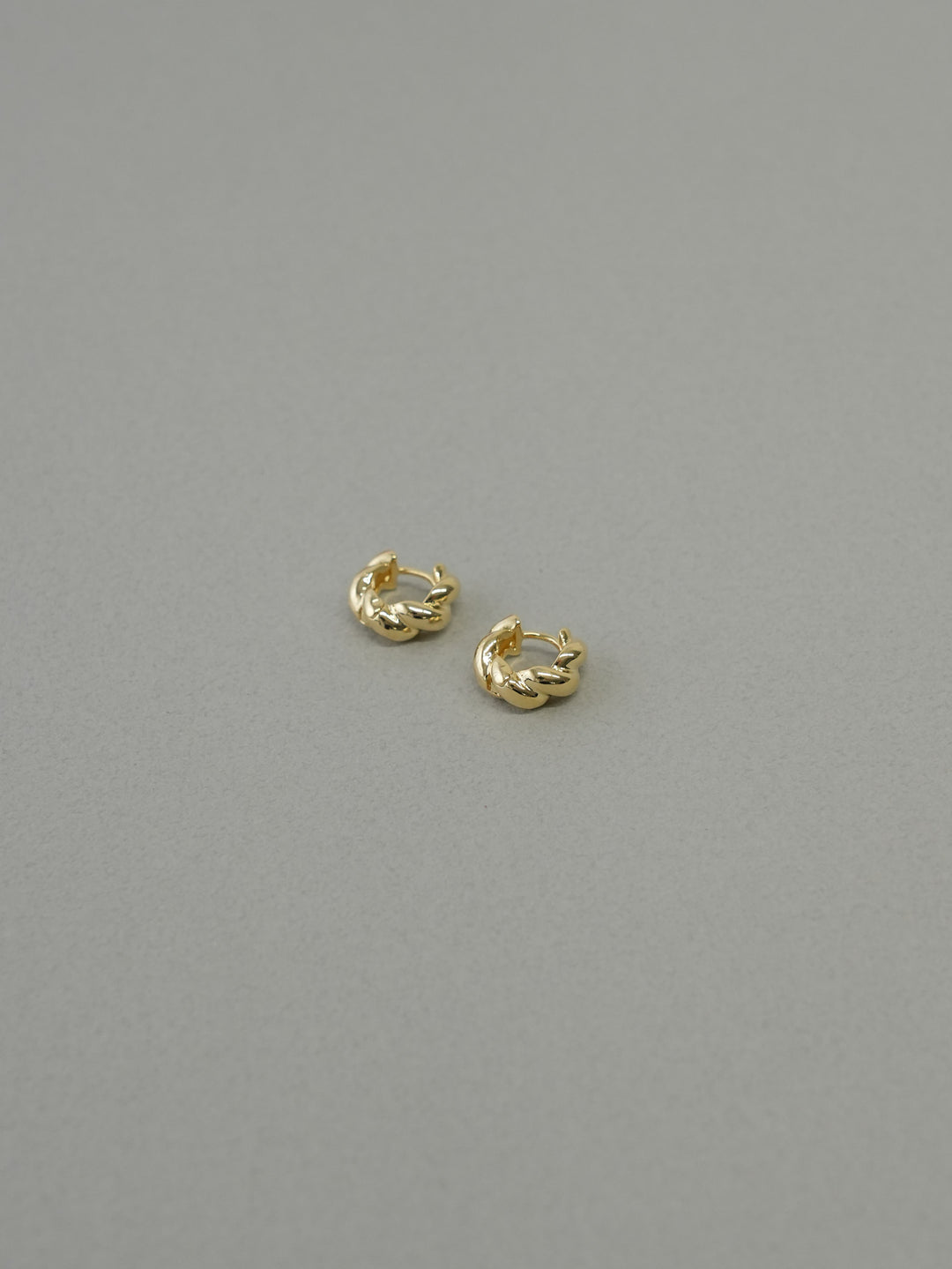twist hoop pirece