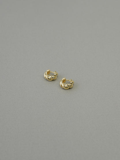 ゴールド ピアス 大人上品 レディース LENERA 着用イメージ