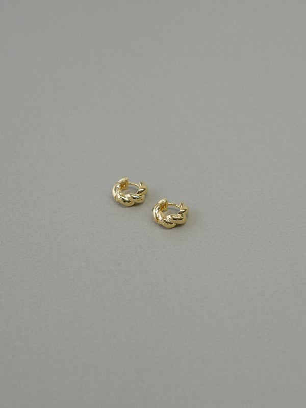 ゴールド ピアス 大人上品 レディース LENERA 着用イメージ