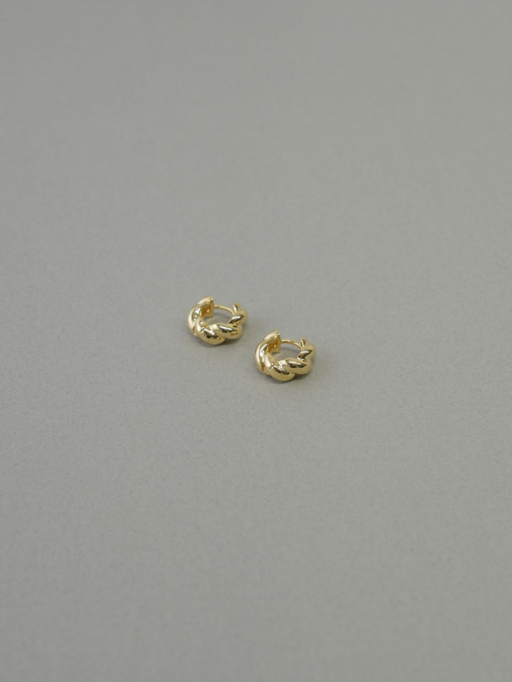 twist hoop pirece