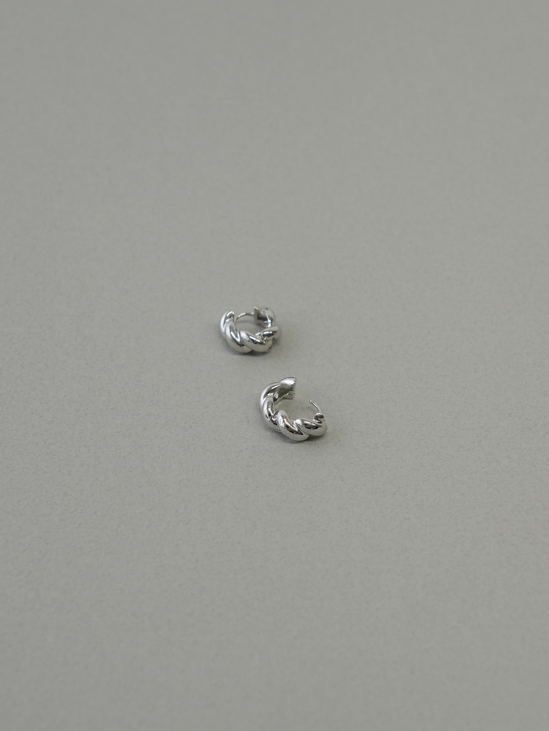 twist hoop pirece