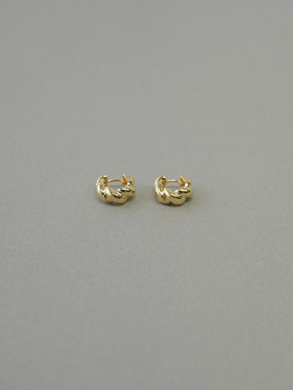 ゴールド ピアス 大人上品 レディース LENERA コーデ例