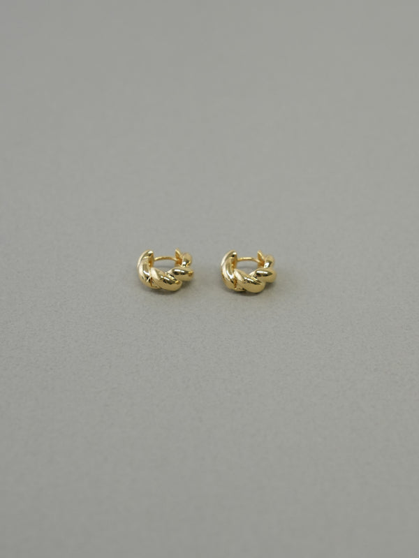 ゴールド ピアス 大人上品 レディース LENERA コーデ例