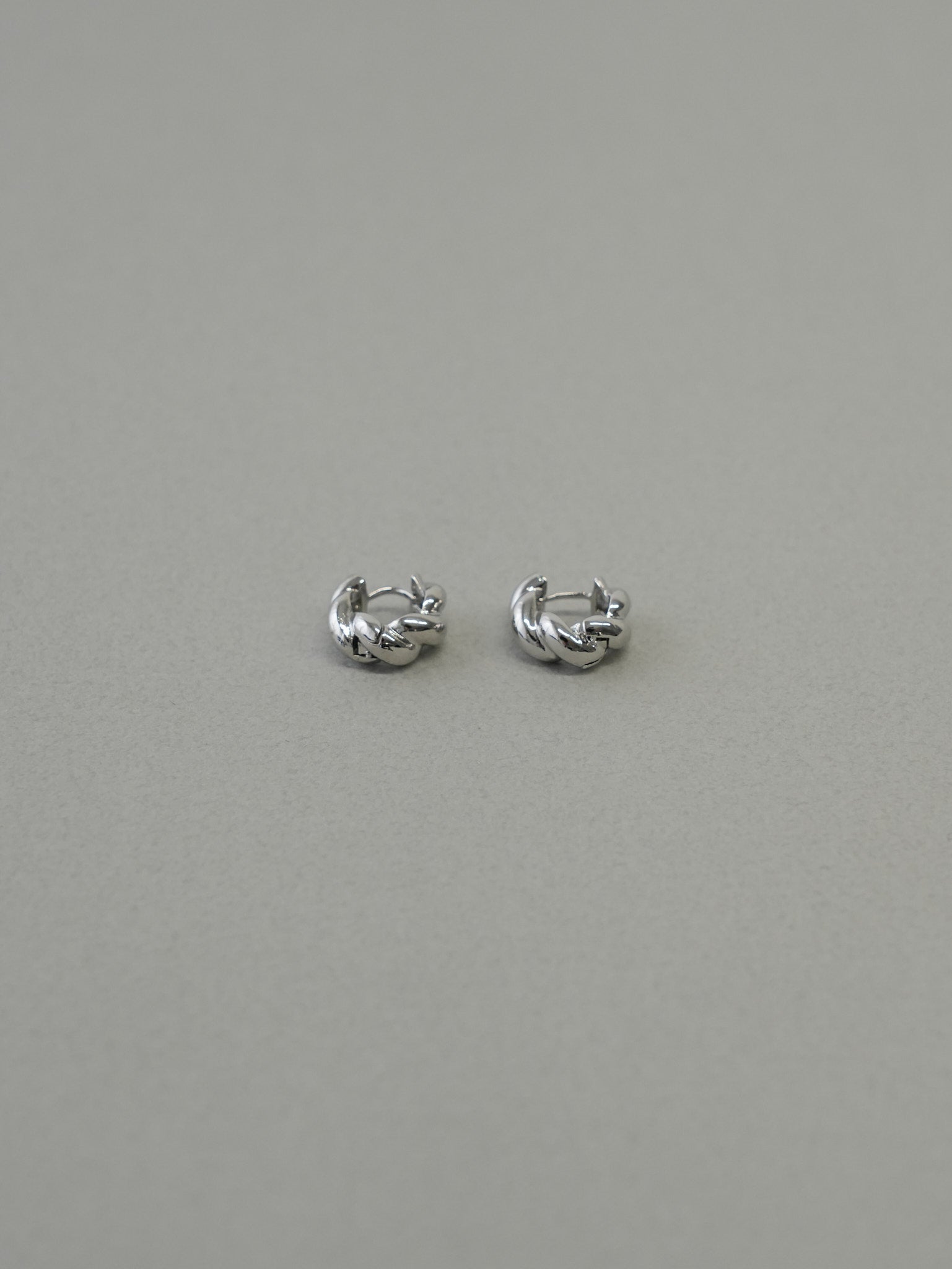 ゴールド ピアス 大人上品 レディース LENERA サイズ感